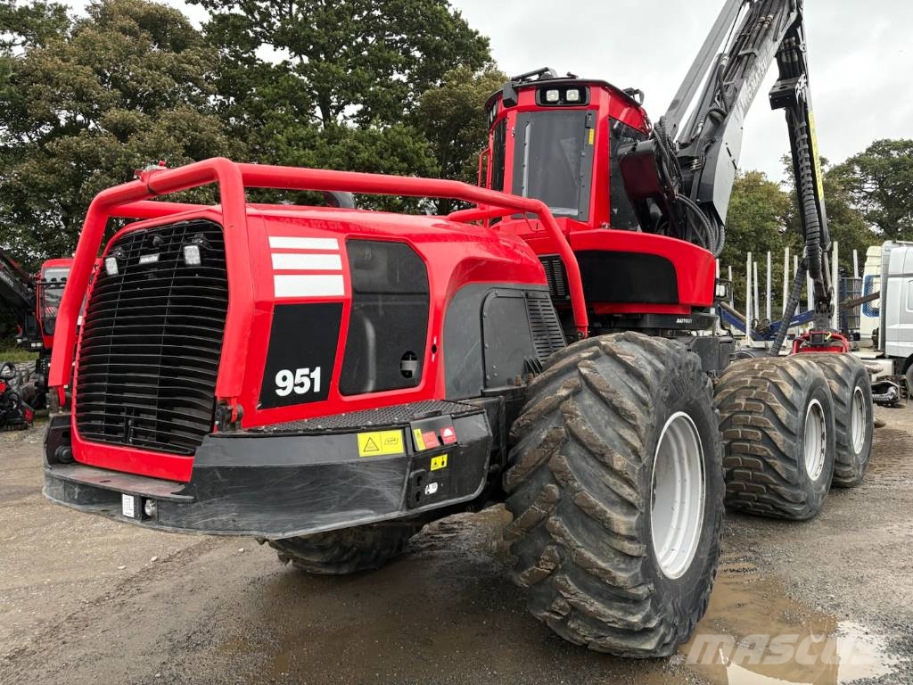 Komatsu 951 Harvesteriai (miško kirtimo mašinos)