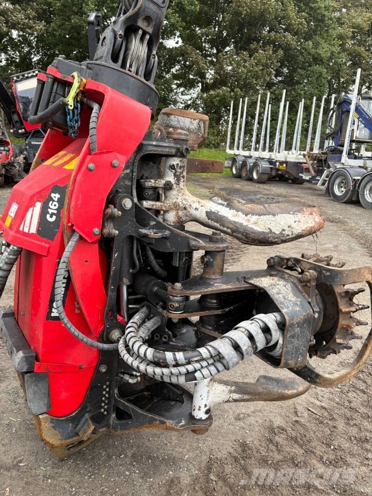 Komatsu 951 Harvesteriai (miško kirtimo mašinos)