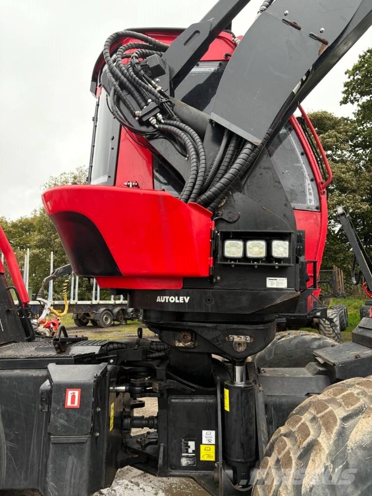 Komatsu 951 Harvesteriai (miško kirtimo mašinos)