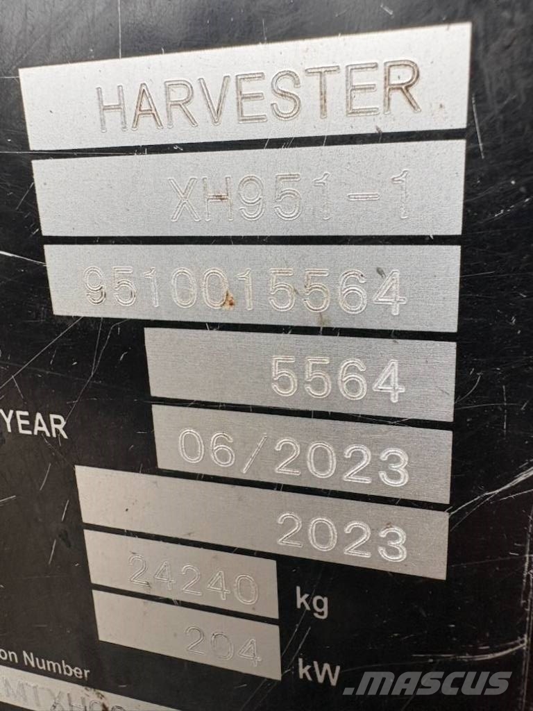 Komatsu 951 Harvesteriai (miško kirtimo mašinos)