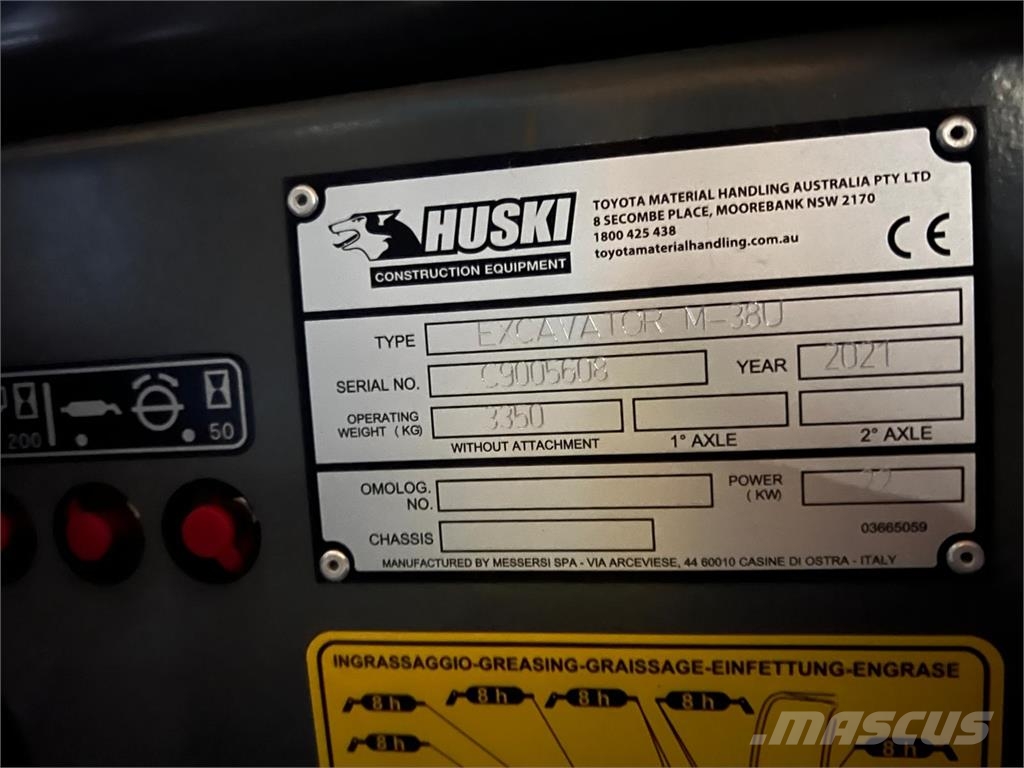 Toyota Huski M-38U 小型挖土機/掘鑿機<7t(小型挖掘機)