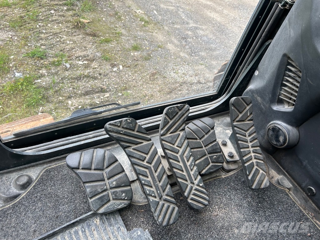 Hyundai HX 300 L Bandgrävare