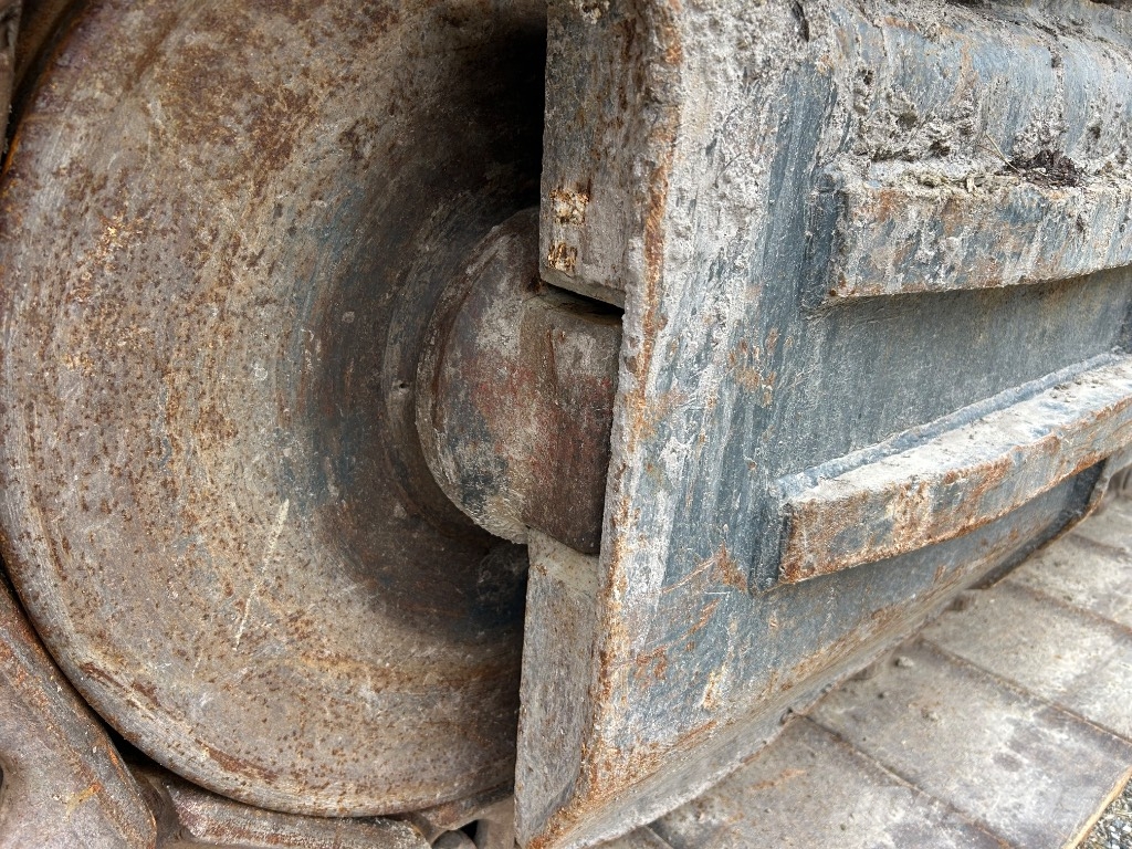 Hyundai HX 300 L Bandgrävare