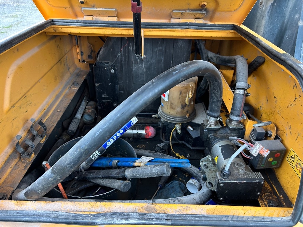 Hyundai HX 300 L Bandgrävare