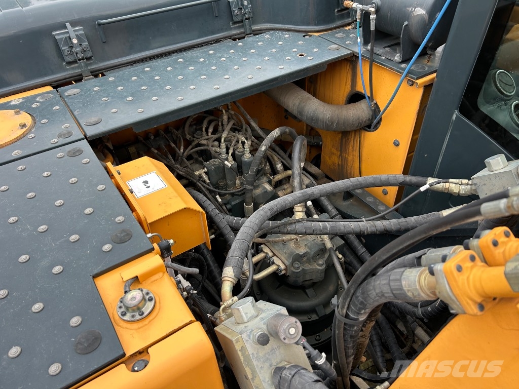 Hyundai HX 300 L Bandgrävare