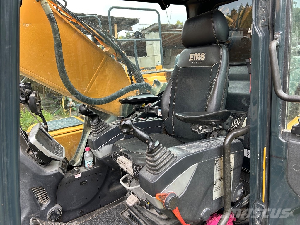 Hyundai HX 300 L Bandgrävare