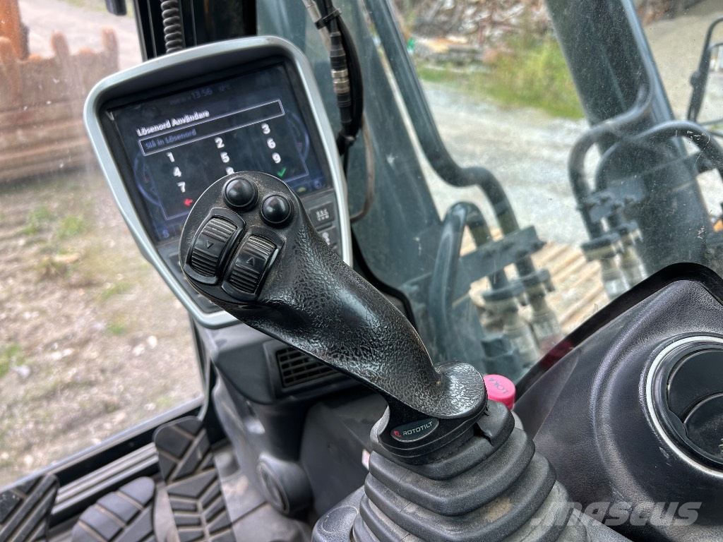 Hyundai HX 300 L Bandgrävare