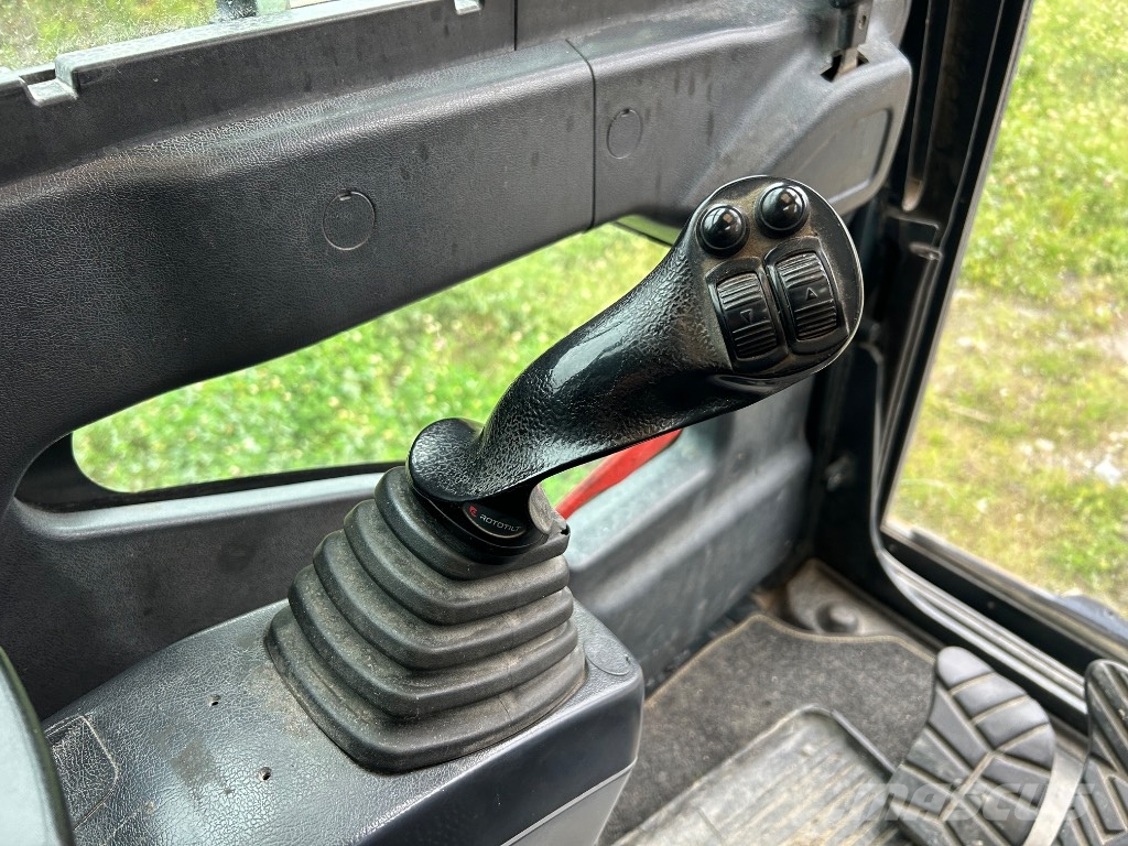 Hyundai HX 300 L Bandgrävare