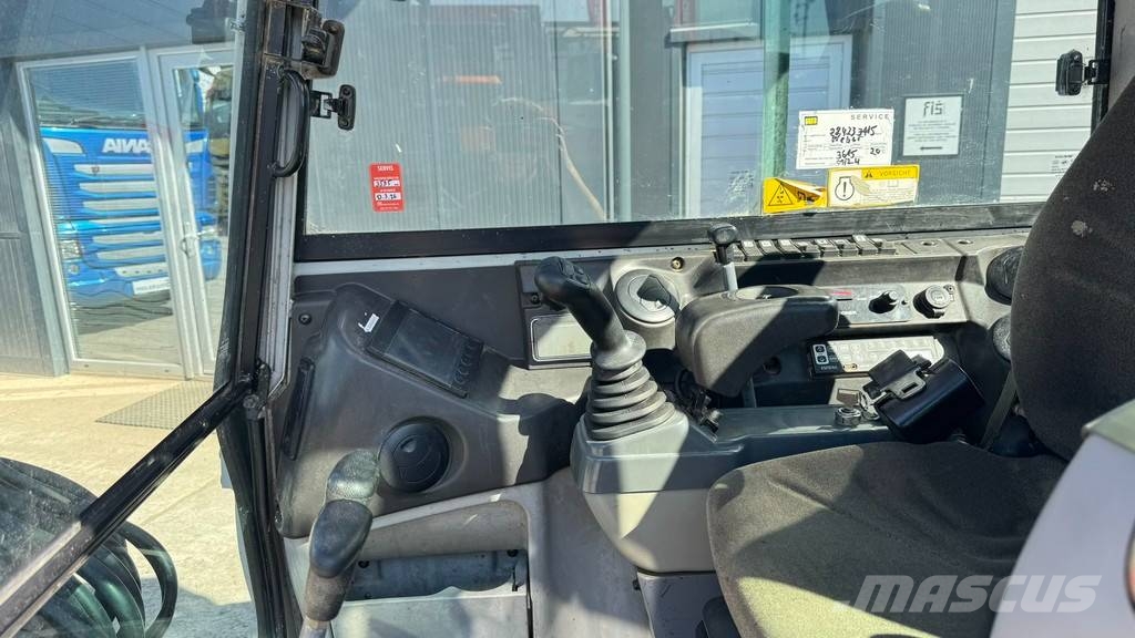 Takeuchi TB240 - POWERTILT - 3X BUCKETS - 2017 YEAR Mini excavators < 7t (Mini diggers)