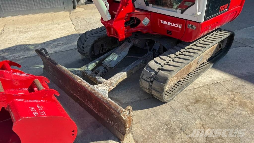Takeuchi TB240 - POWERTILT - 3X BUCKETS - 2017 YEAR Mini excavators < 7t (Mini diggers)