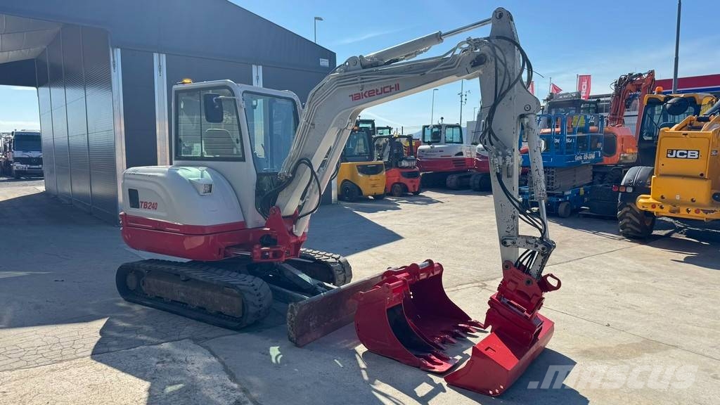 Takeuchi TB240 - POWERTILT - 3X BUCKETS - 2017 YEAR Mini excavators < 7t (Mini diggers)
