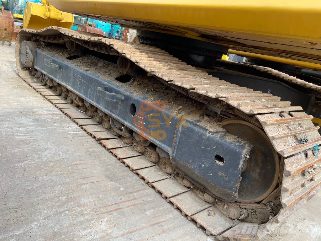 Komatsu PC 240 대형 굴삭기 29톤 이상