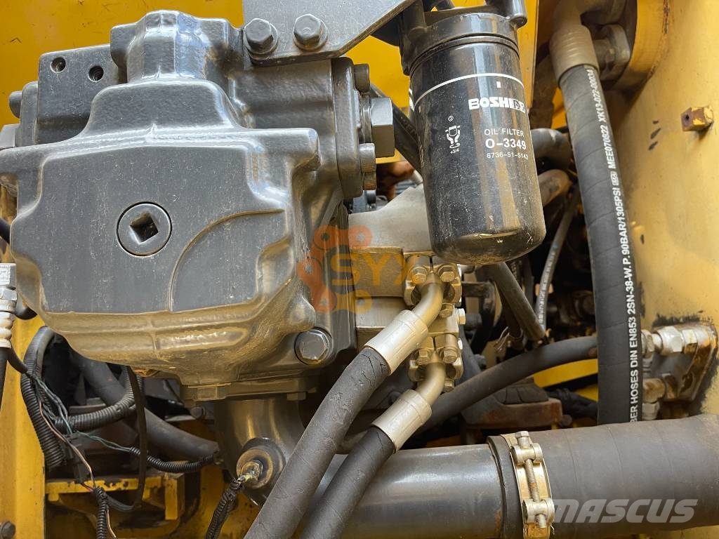 Komatsu PC 240 대형 굴삭기 29톤 이상