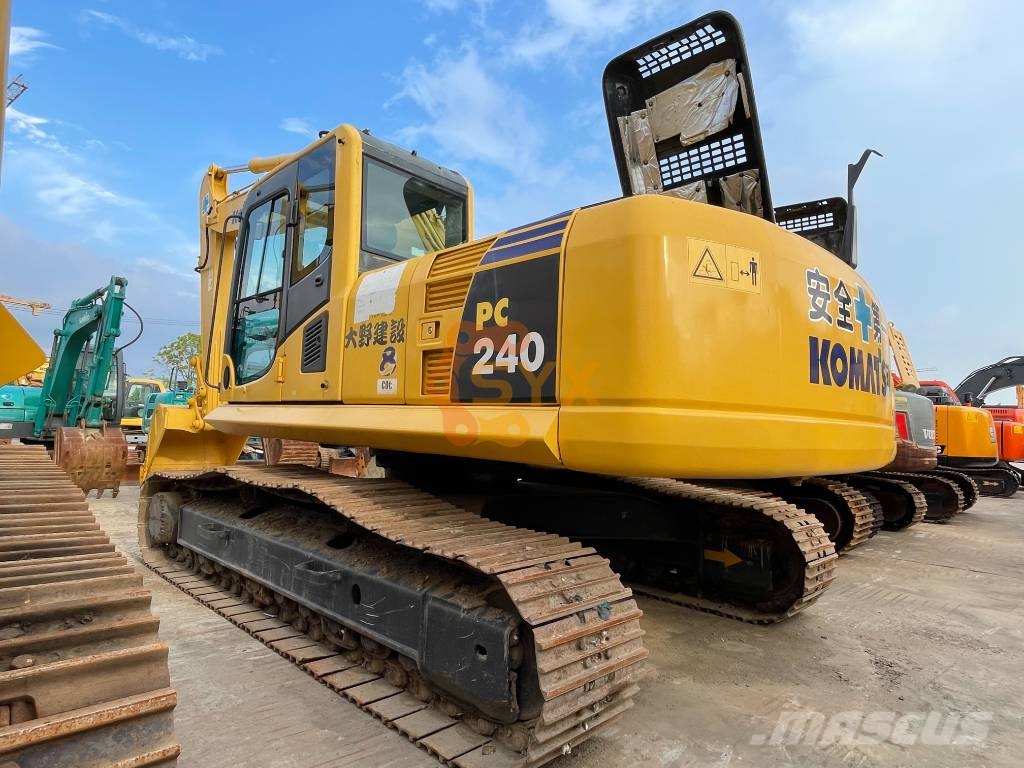 Komatsu PC 240 대형 굴삭기 29톤 이상