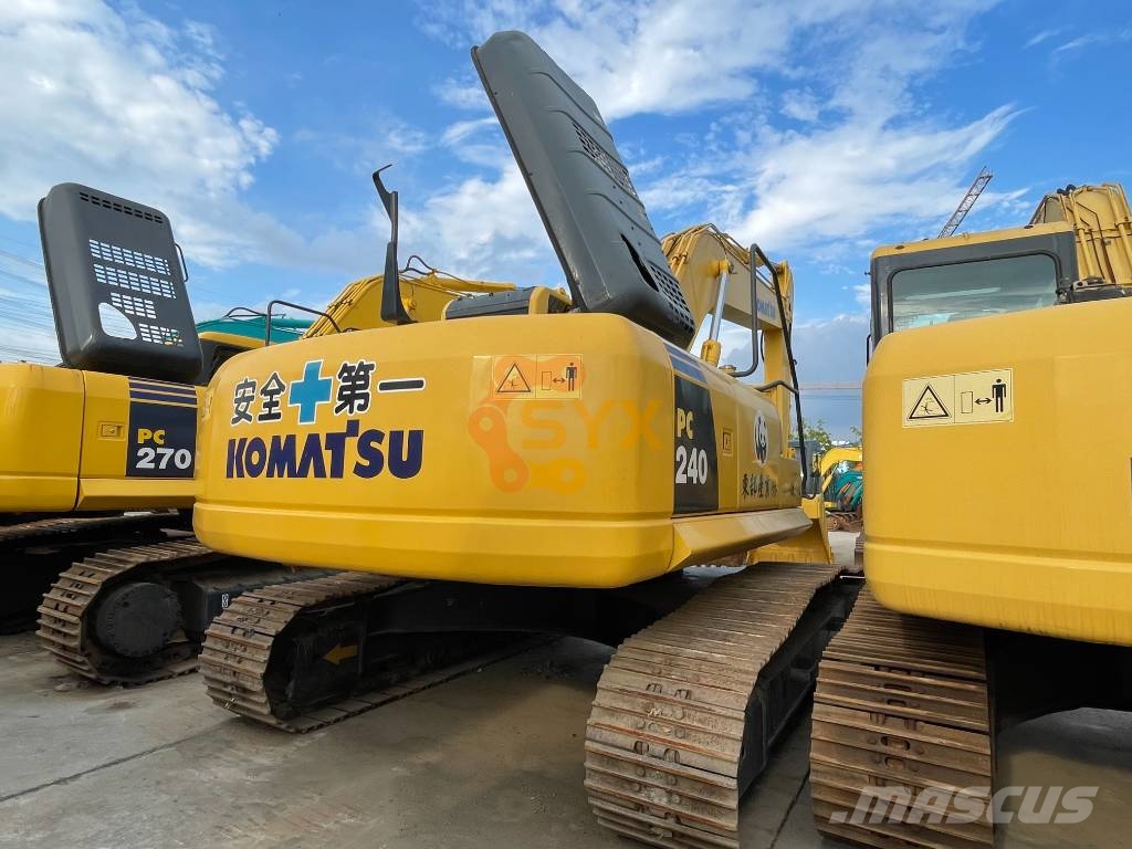 Komatsu PC 240 대형 굴삭기 29톤 이상