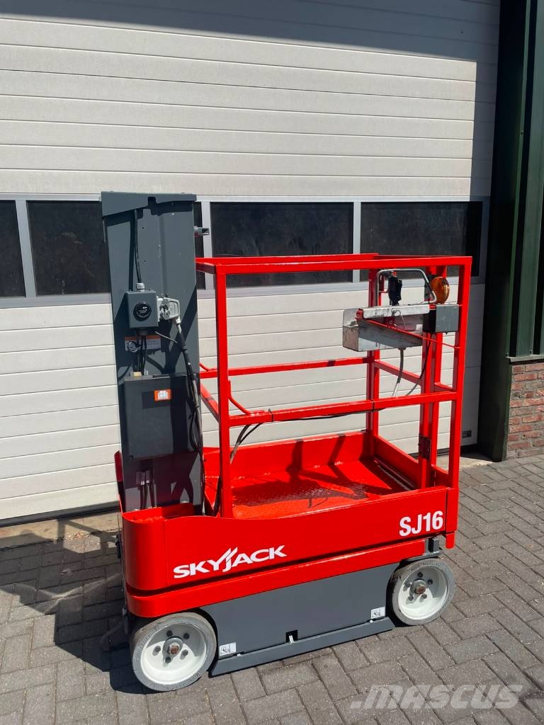 SkyJack SJ 16 Vertikālie pacēlāji