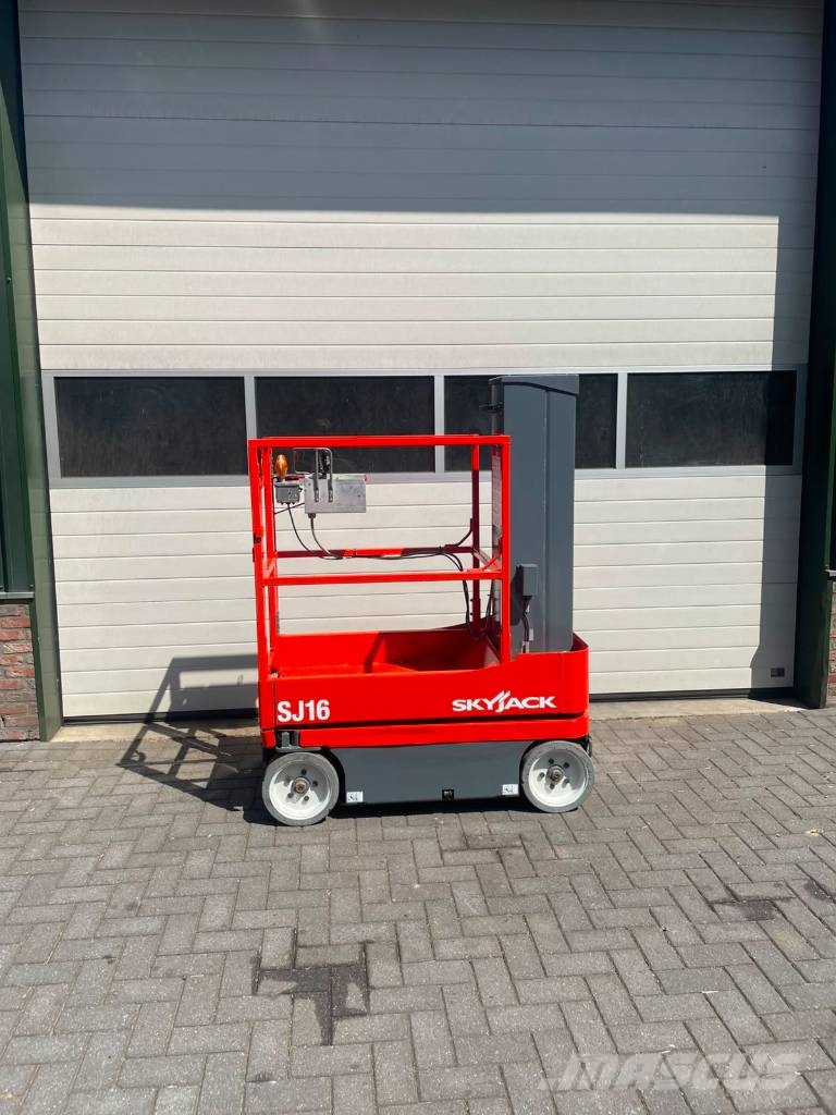 SkyJack SJ 16 Vertikālie pacēlāji