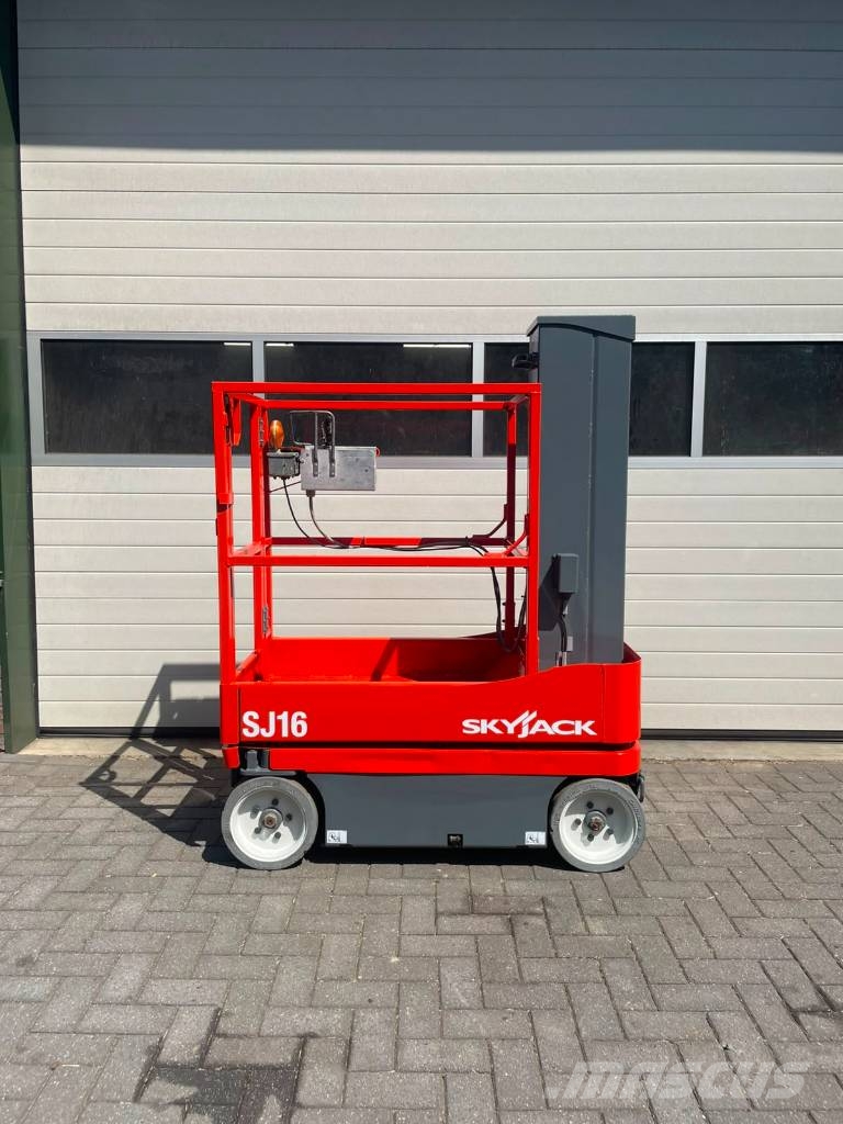 SkyJack SJ 16 Vertikālie pacēlāji