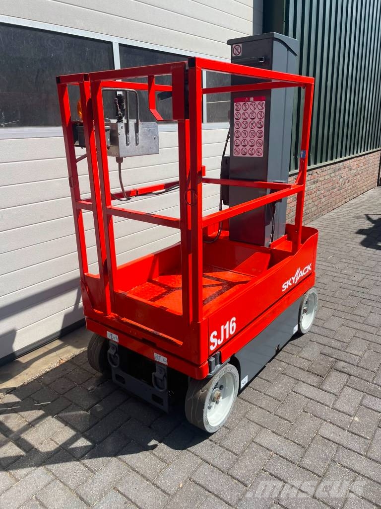 SkyJack SJ 16 Vertikālie pacēlāji