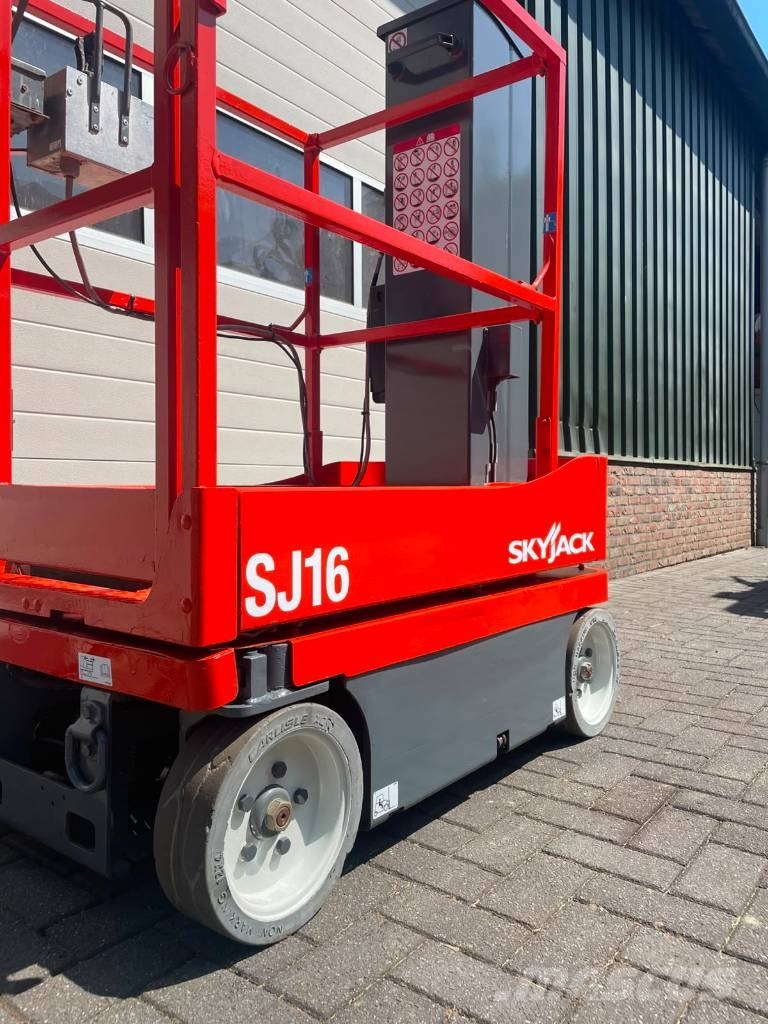 SkyJack SJ 16 Vertikālie pacēlāji