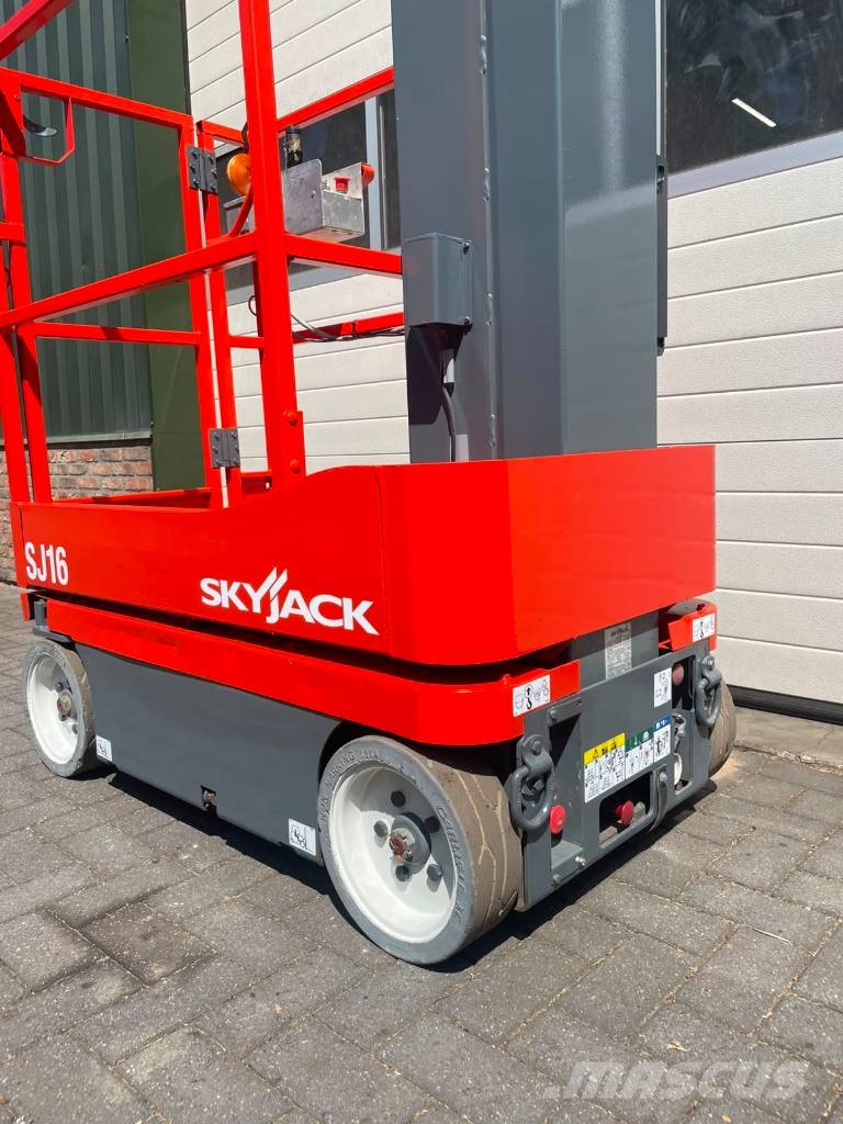 SkyJack SJ 16 Vertikālie pacēlāji