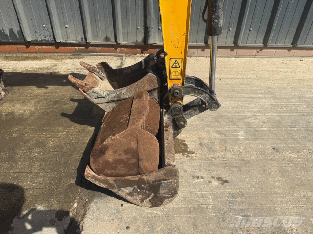 JCB 15 C-1 小型挖掘机