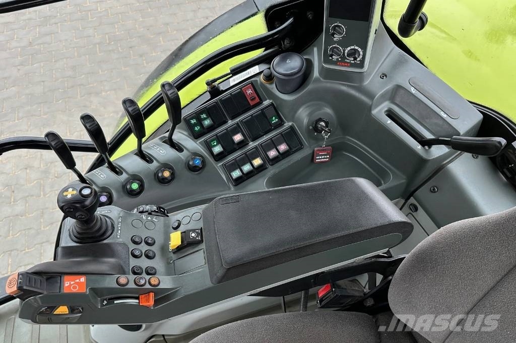 CLAAS Arion 550 Tractors