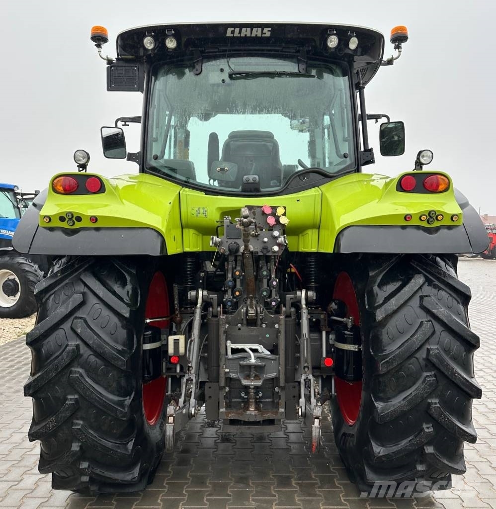 CLAAS Arion 550 Tractors