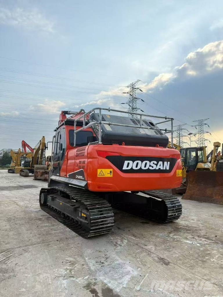 Doosan DX 225 Excavadoras sobre orugas