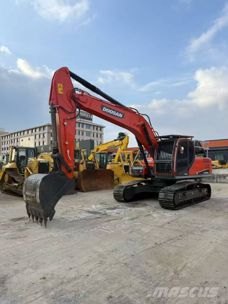Doosan DX 225 Excavadoras sobre orugas