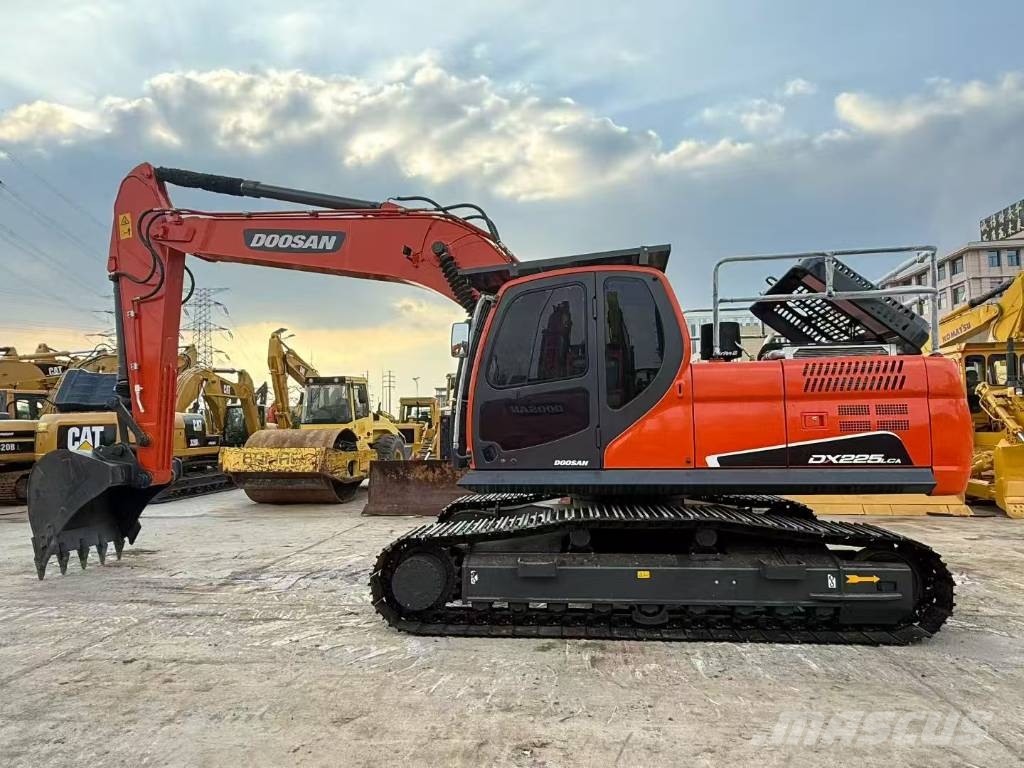 Doosan DX 225 Excavadoras sobre orugas