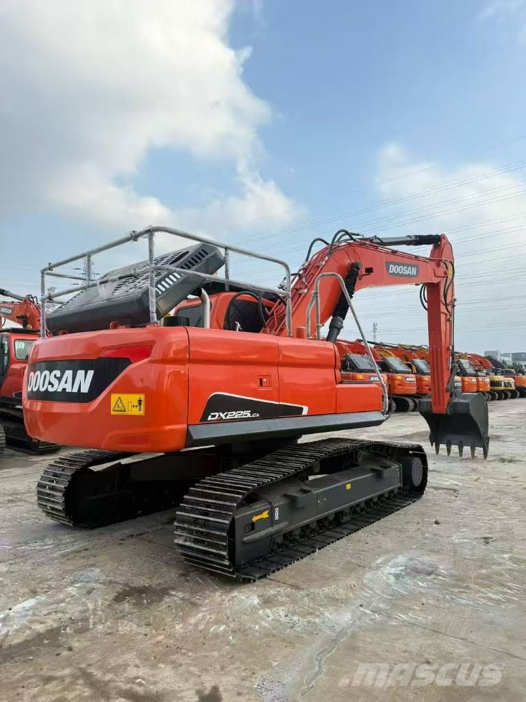 Doosan DX 225 Excavadoras sobre orugas
