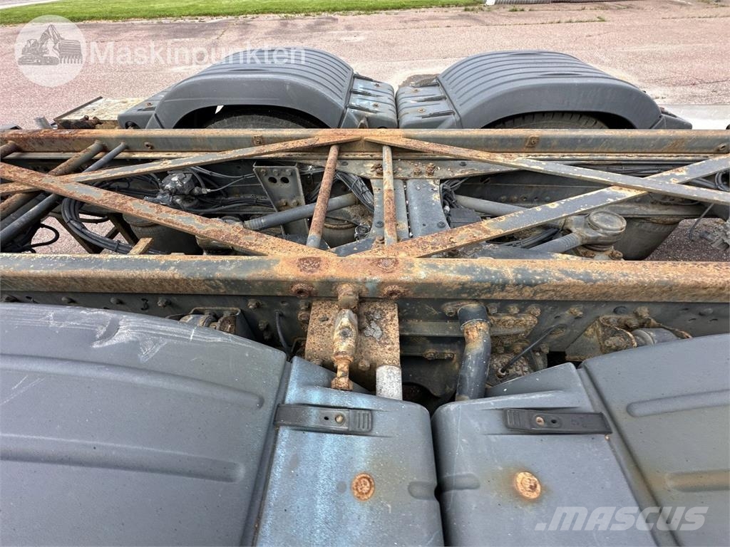 MAN 28.530 6X2-2 LL Chassis met cabine