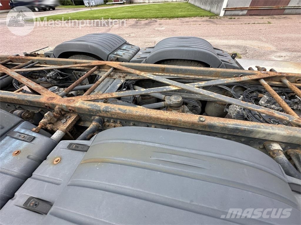 MAN 28.530 6X2-2 LL Chassis met cabine