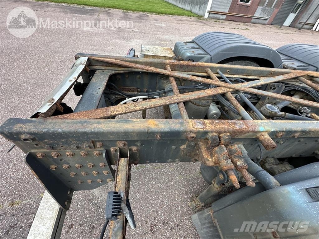 MAN 28.530 6X2-2 LL Chassis met cabine