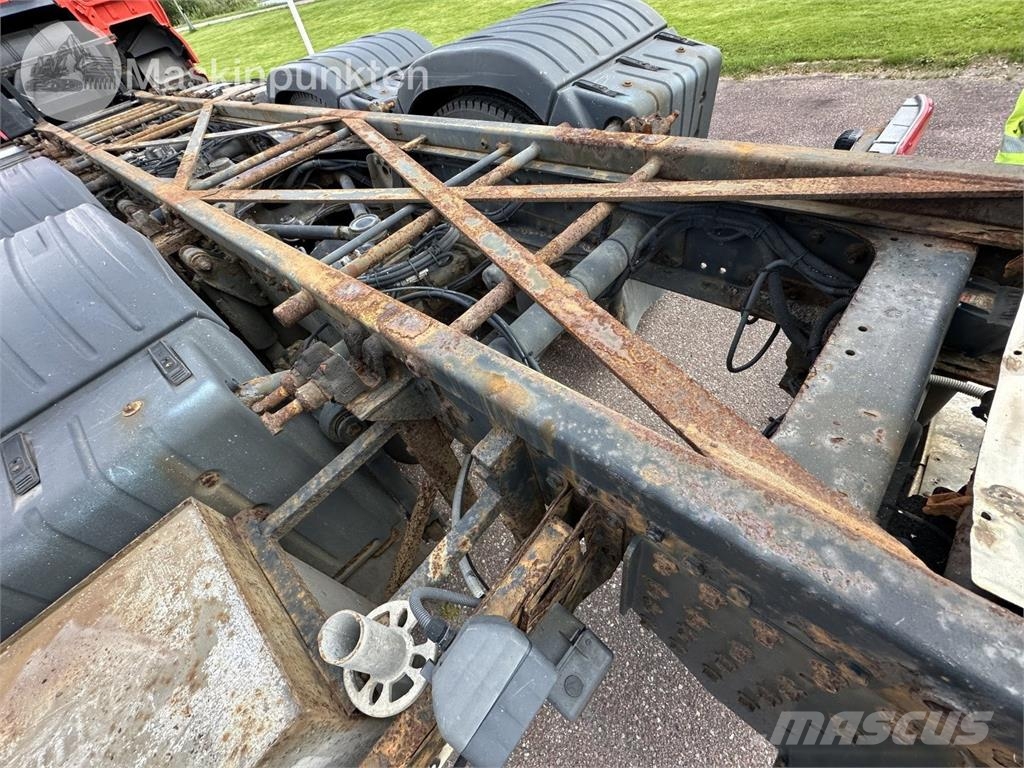 MAN 28.530 6X2-2 LL Chassis met cabine
