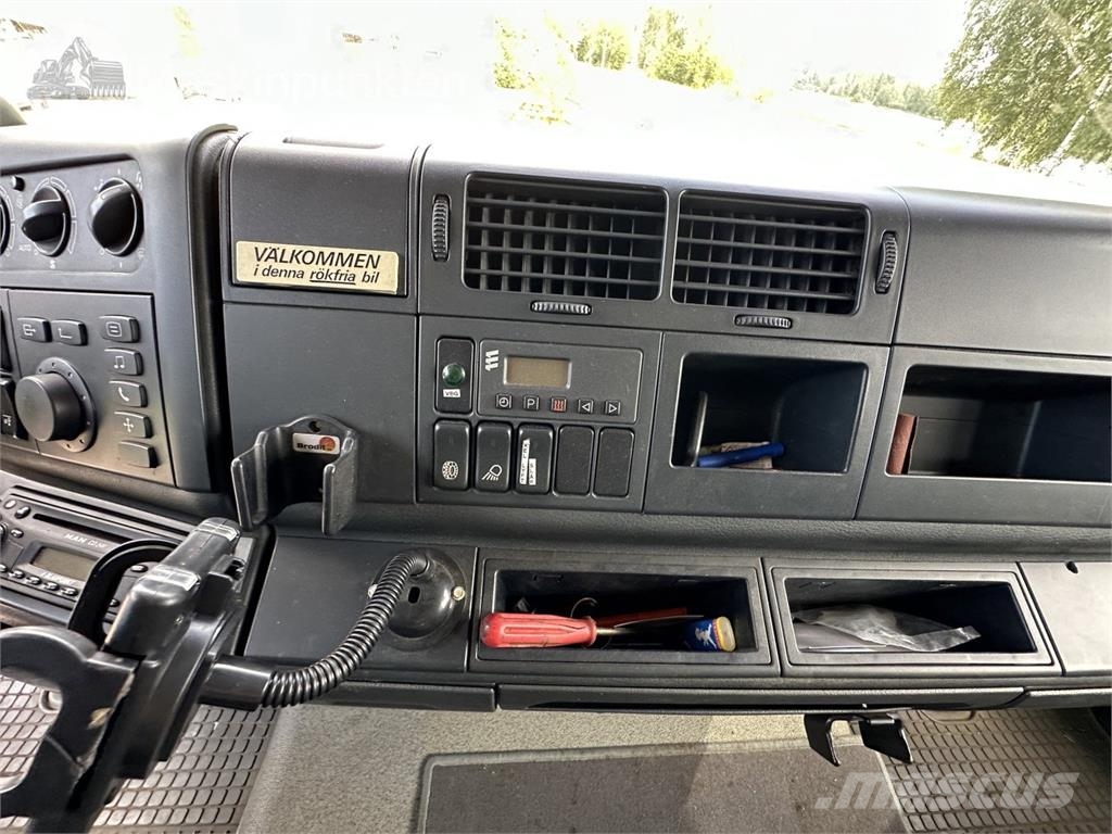 MAN 28.530 6X2-2 LL Chassis met cabine