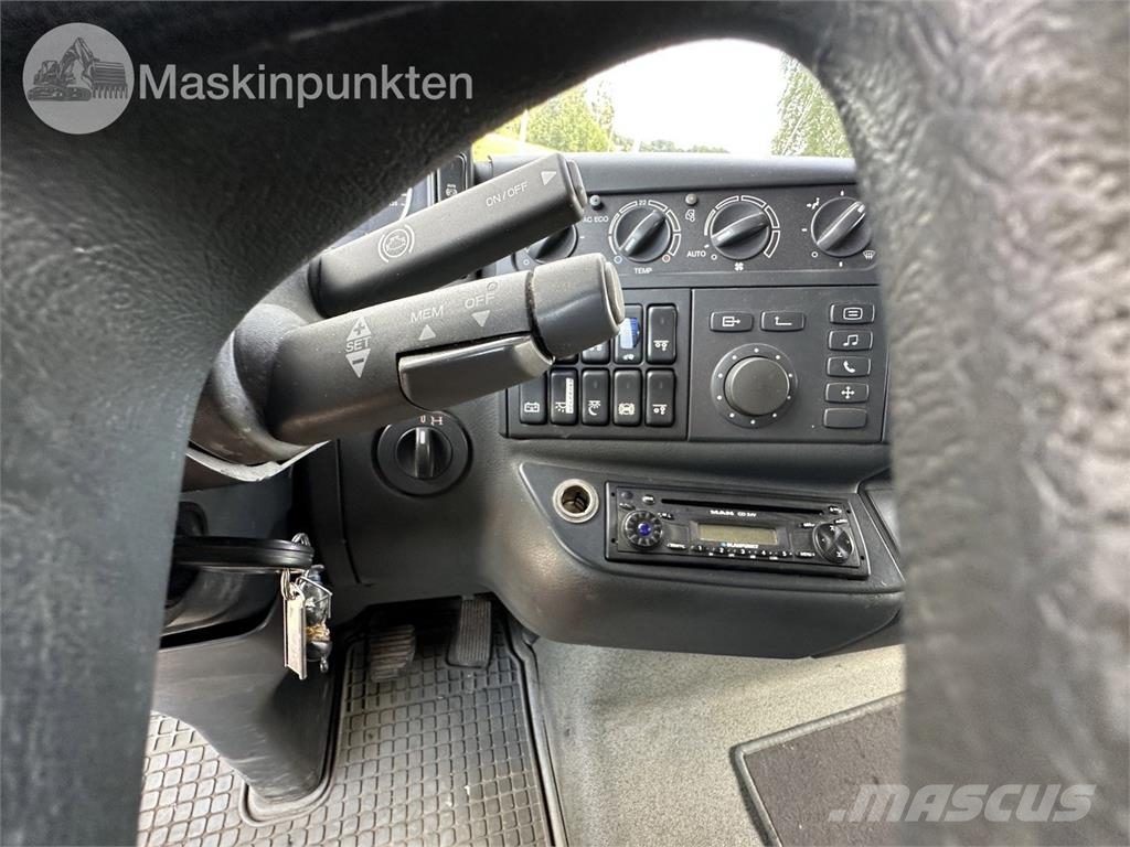 MAN 28.530 6X2-2 LL Chassis met cabine
