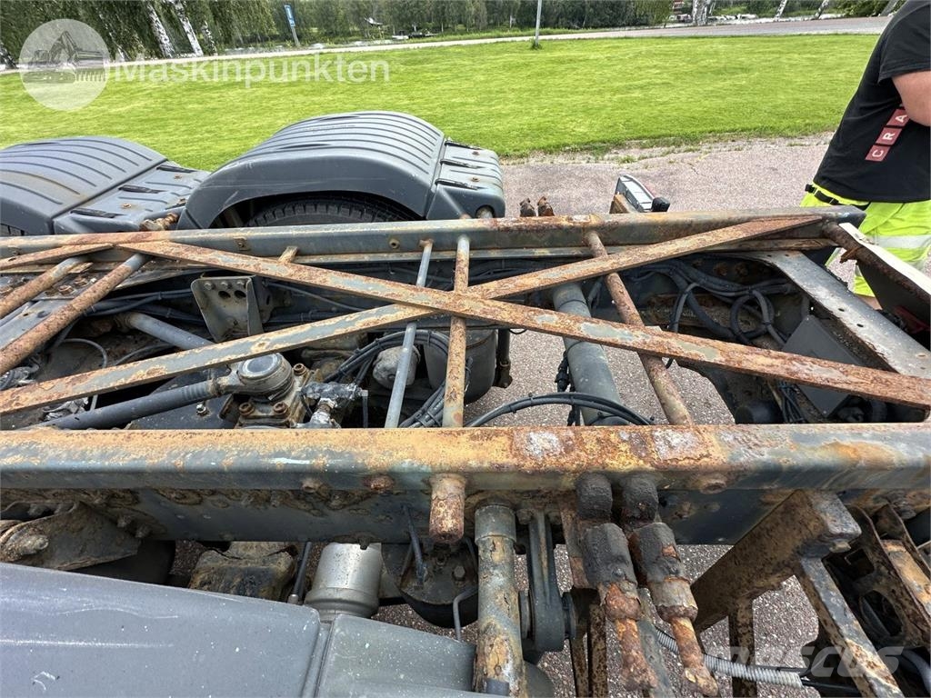 MAN 28.530 6X2-2 LL Chassis met cabine