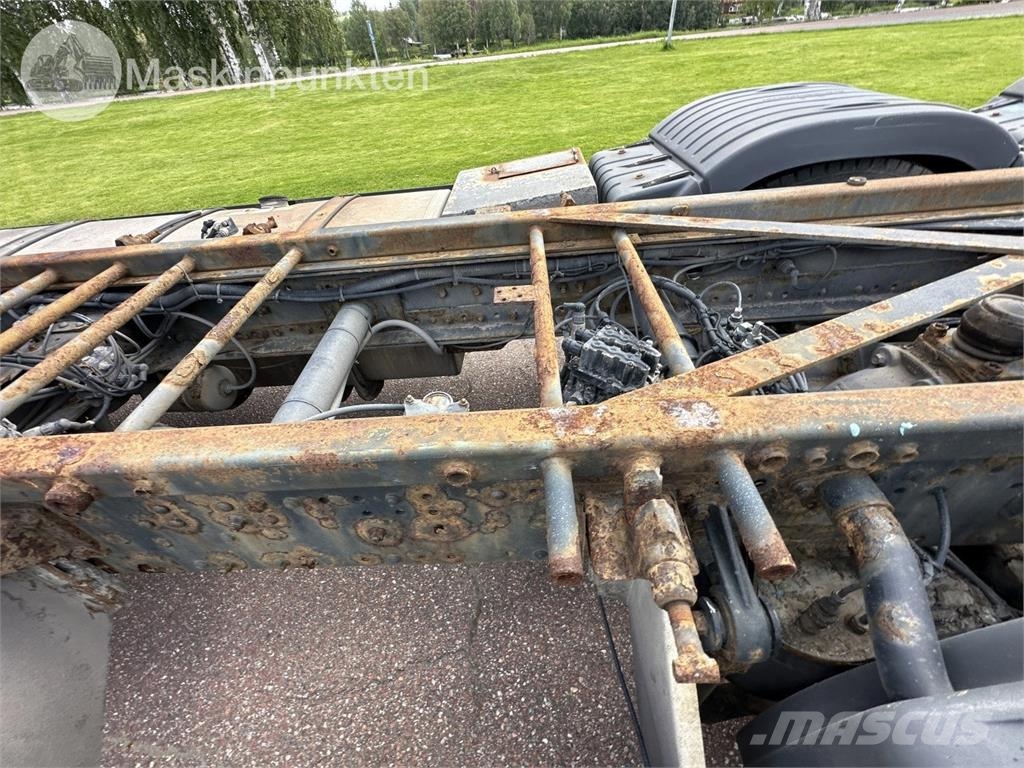 MAN 28.530 6X2-2 LL Chassis met cabine