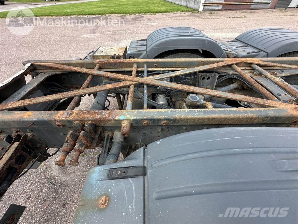 MAN 28.530 6X2-2 LL Chassis met cabine