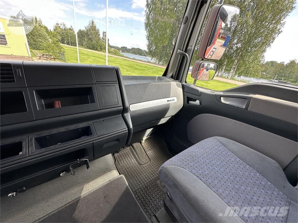 MAN 28.530 6X2-2 LL Chassis met cabine