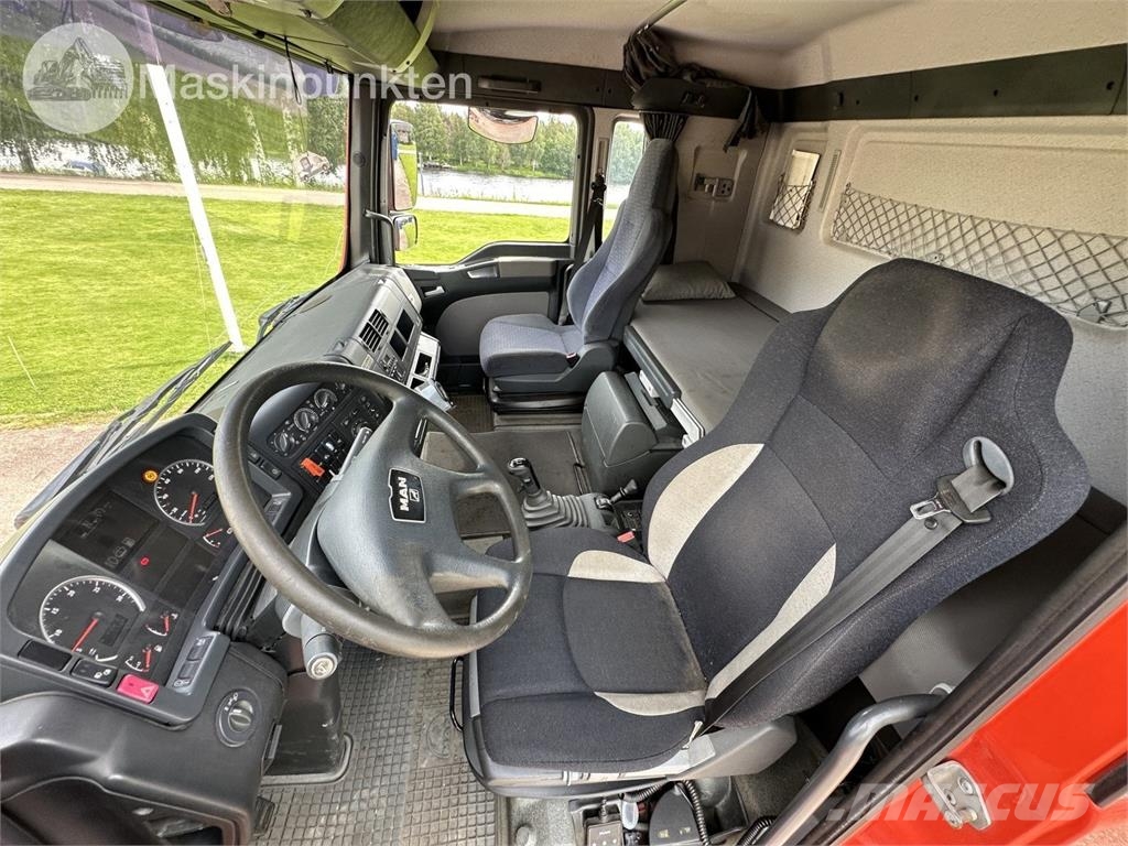 MAN 28.530 6X2-2 LL Chassis met cabine
