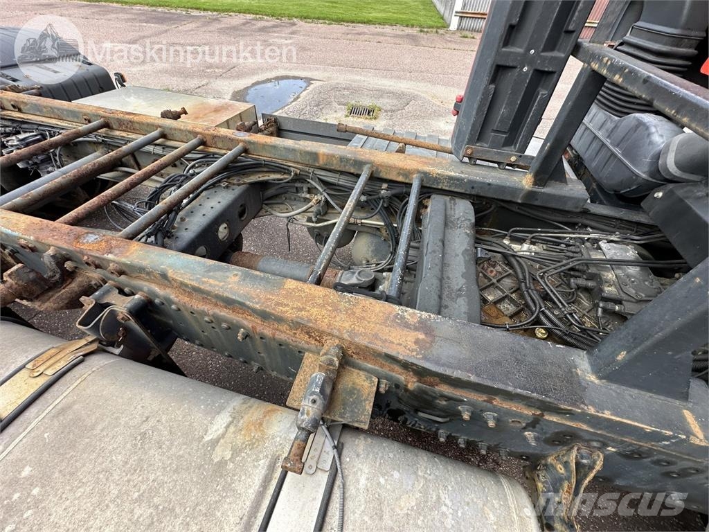 MAN 28.530 6X2-2 LL Chassis met cabine