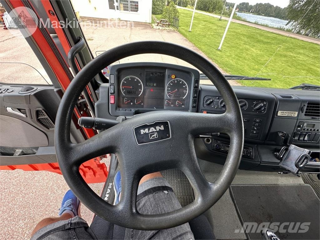 MAN 28.530 6X2-2 LL Chassis met cabine