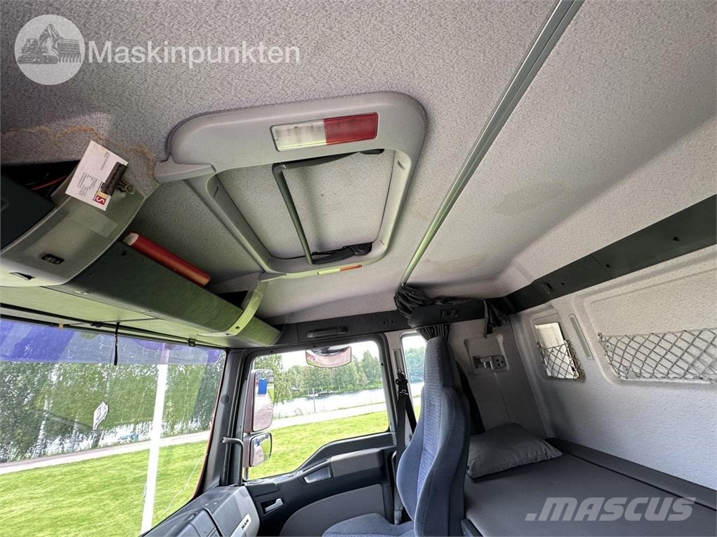 MAN 28.530 6X2-2 LL Chassis met cabine