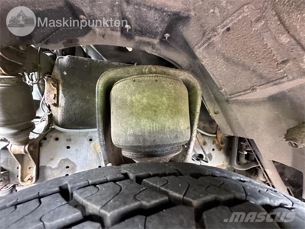 MAN 28.530 6X2-2 LL Chassis met cabine