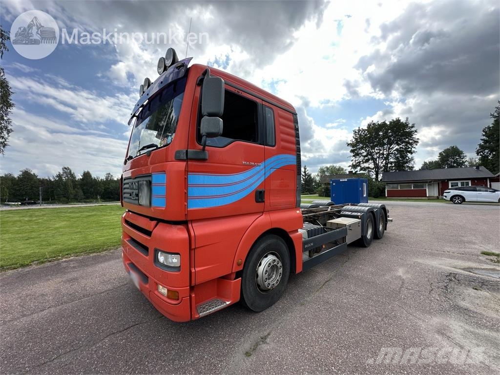 MAN 28.530 6X2-2 LL Chassis met cabine