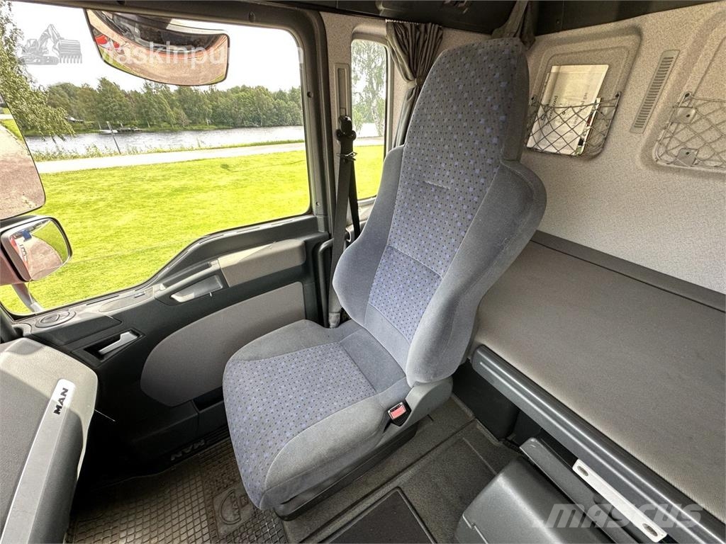 MAN 28.530 6X2-2 LL Chassis met cabine