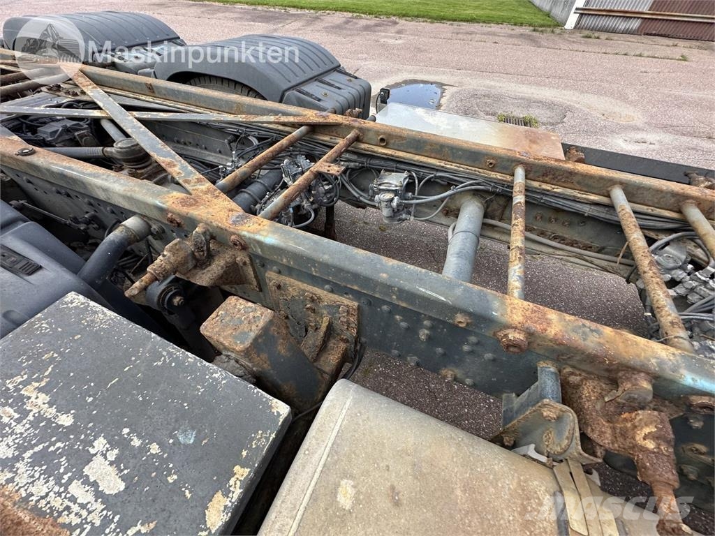 MAN 28.530 6X2-2 LL Chassis met cabine